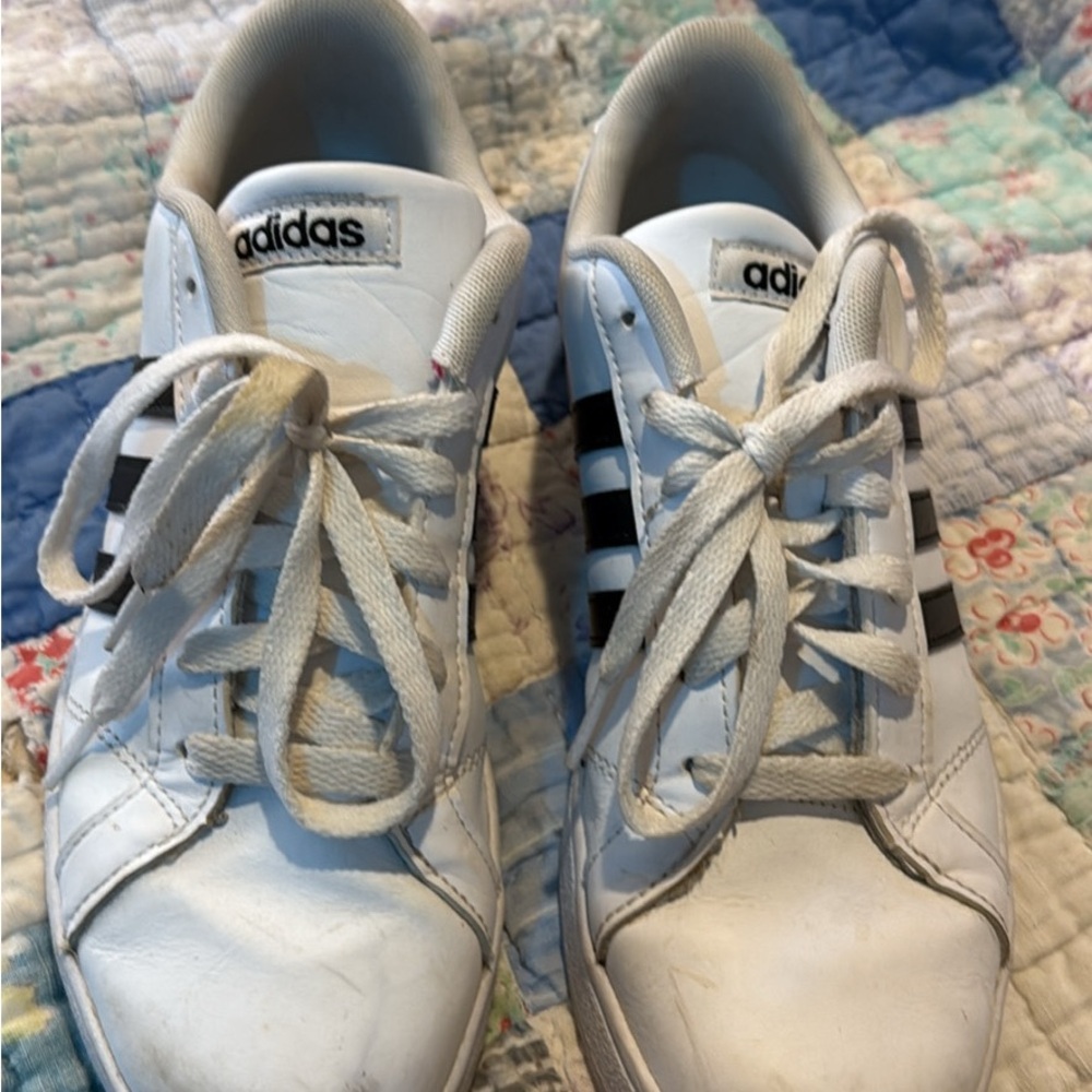 Adidas Classic White and Black Sneakers 7 1/2 women’s